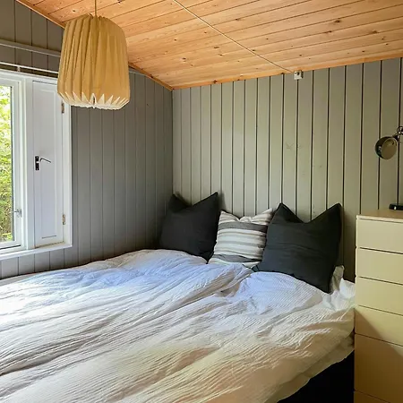 Cozy Summerhouse Near The In Rageleje *