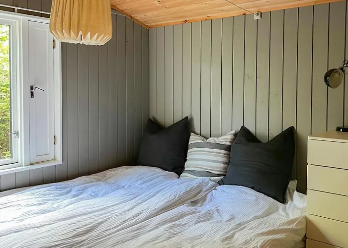 Cozy Summerhouse Near The In Rageleje